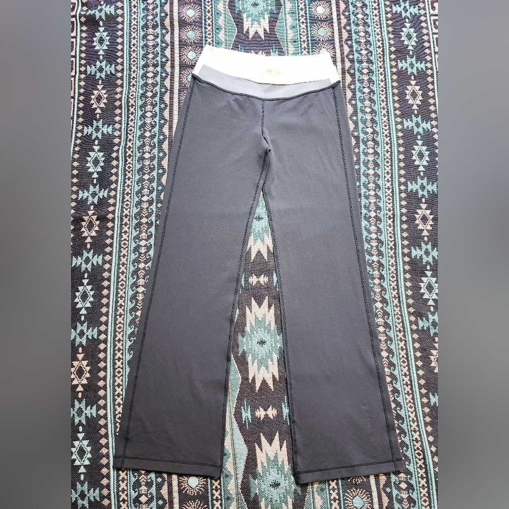 Lululemon Astro Pant (Regular). Size 8. Very soft. Gray